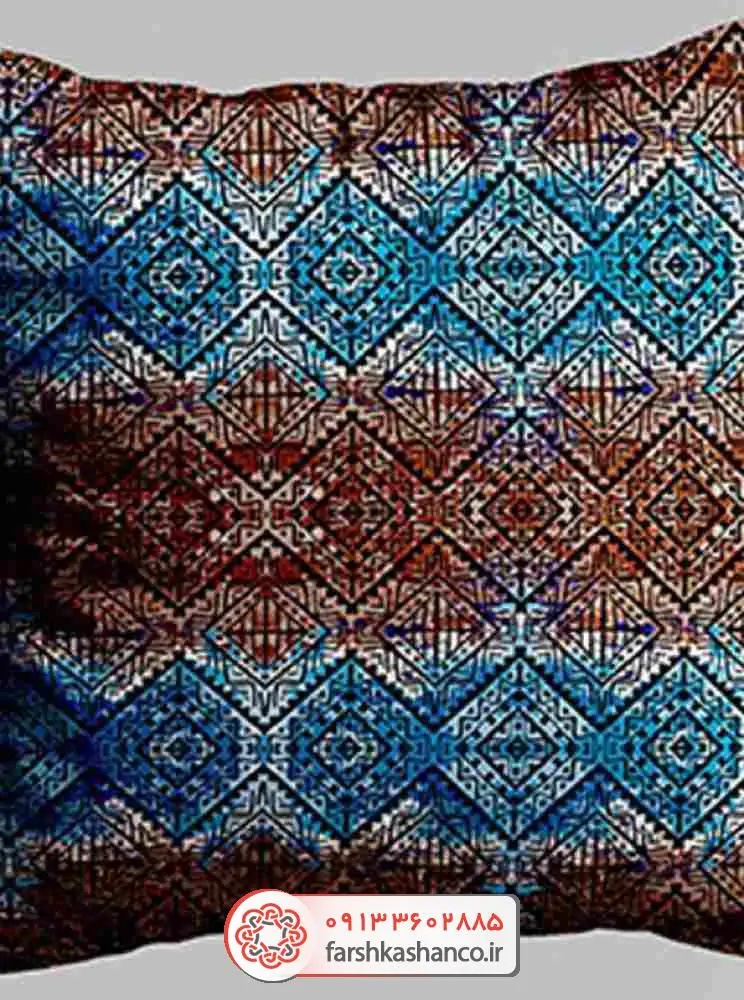 کوسن مبل نقوش هندسی ایرانی کوسن مبل نقوش هندسی ایرانی از نمای خیلی نزدیک